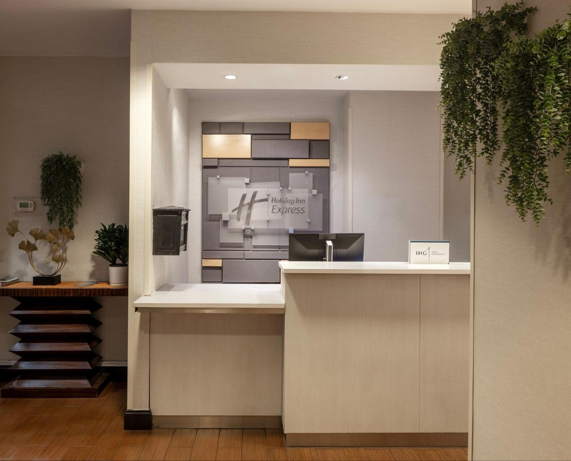 Holiday Inn Express - Times Square By Ihg New York Eksteriør bilde